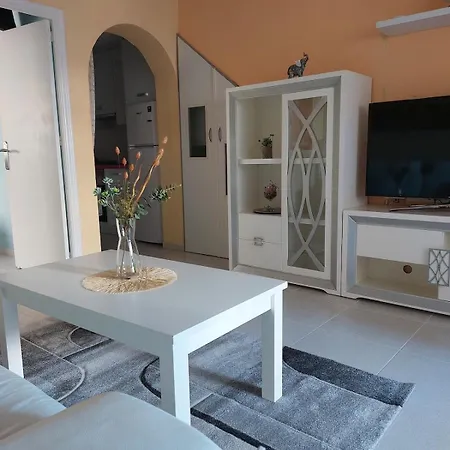 Lomas Apartman